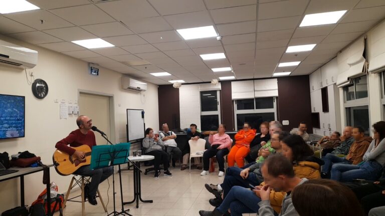 מרכז חברתי של עמותת "אנוש", קרית אונו (נובמבר 2024)